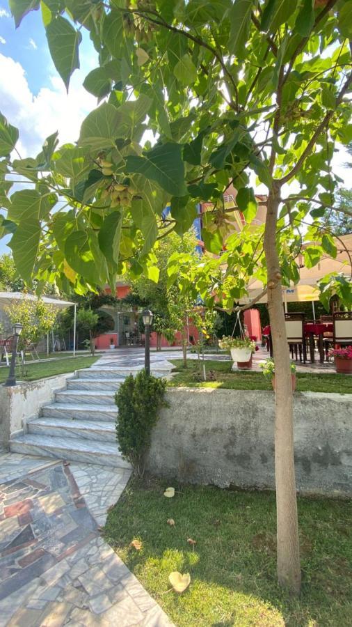 Bar Restorant Kristal Hotel Tirana Exterior foto